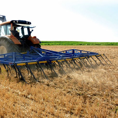 Vibro-mulcheur Treffler : 6 poutres et lames niveleuses pour des parcelles propres